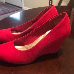 Red sued wedge heels